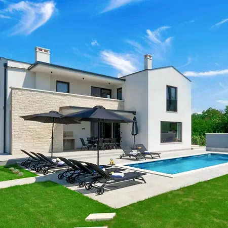 Modern 300m² - King Beds And Leisure Zone By Interhome Ferienhaus Kringa