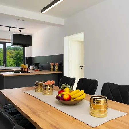 Modern 300m² - King Beds And Leisure Zone By Interhome *