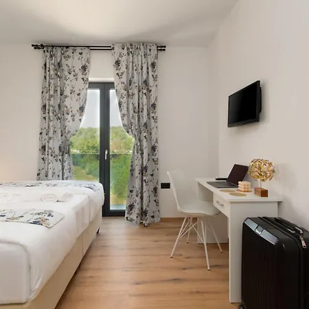Modern 300m² - King Beds And Leisure Zone By Interhome Kringa