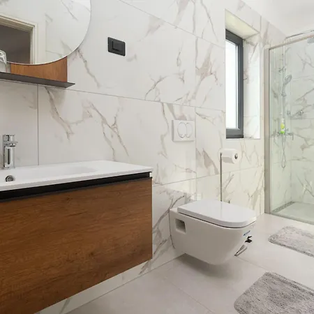 Modern 300m² - King Beds And Leisure Zone By Interhome * Kringa