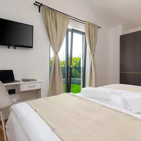 Modern 300m² - King Beds And Leisure Zone By Interhome Kringa