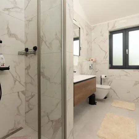 Modern 300m² - King Beds And Leisure Zone By Interhome * Kringa