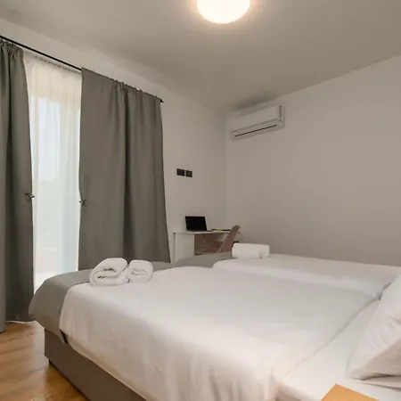 Modern 300m² - King Beds And Leisure Zone By Interhome Kringa