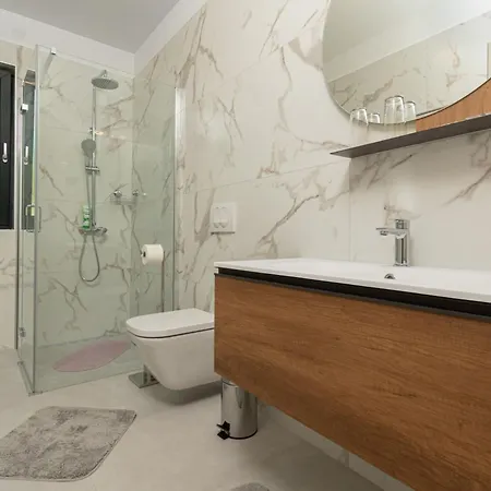 Modern 300m² - King Beds And Leisure Zone By Interhome * Kringa
