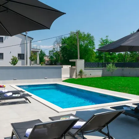 Modern 300m² - King Beds And Leisure Zone By Interhome Casa vacanze Kringa