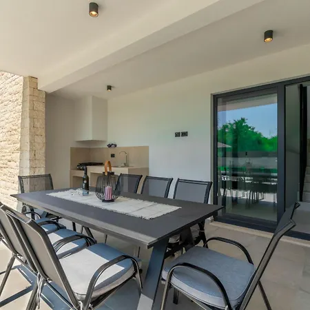 Modern 300m² - King Beds And Leisure Zone By Interhome Kringa