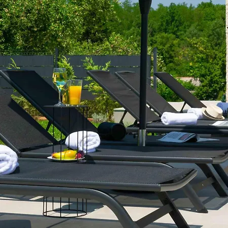 Modern 300m² - King Beds And Leisure Zone By Interhome בית נופש Kringa